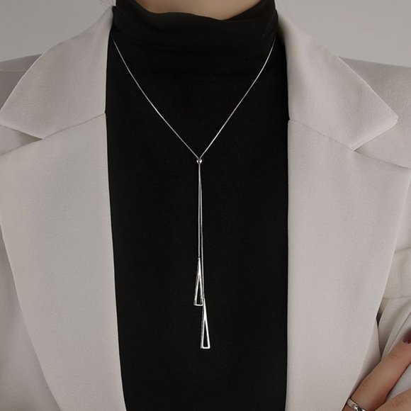 NEW Silver Hollow Triangle Necklace - Picture 1 of 5